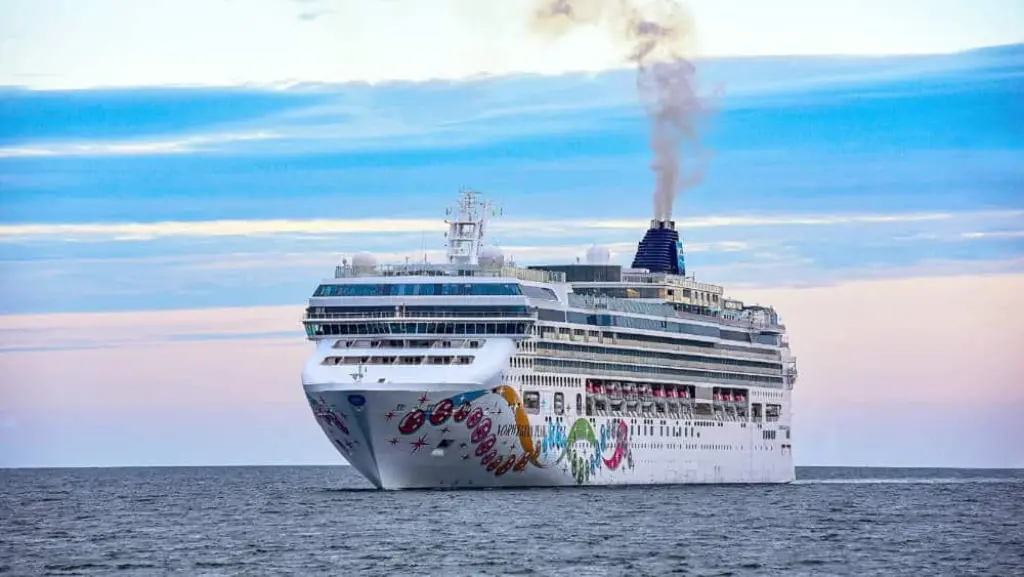 Pearl — 7-night Bermuda/Bahamas cruise ship